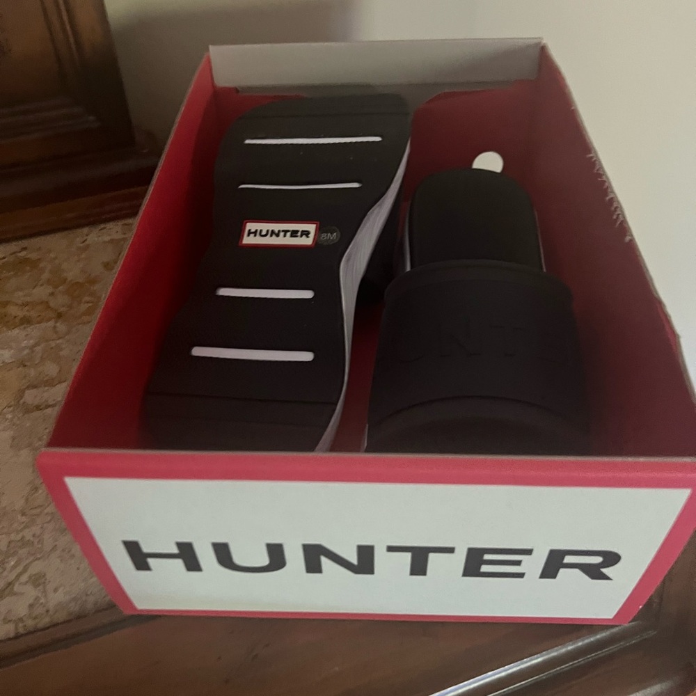 Hunter Black Rain & Snow Slip-On Sandals with White Accents. New in Box - Picture 3 of 7
